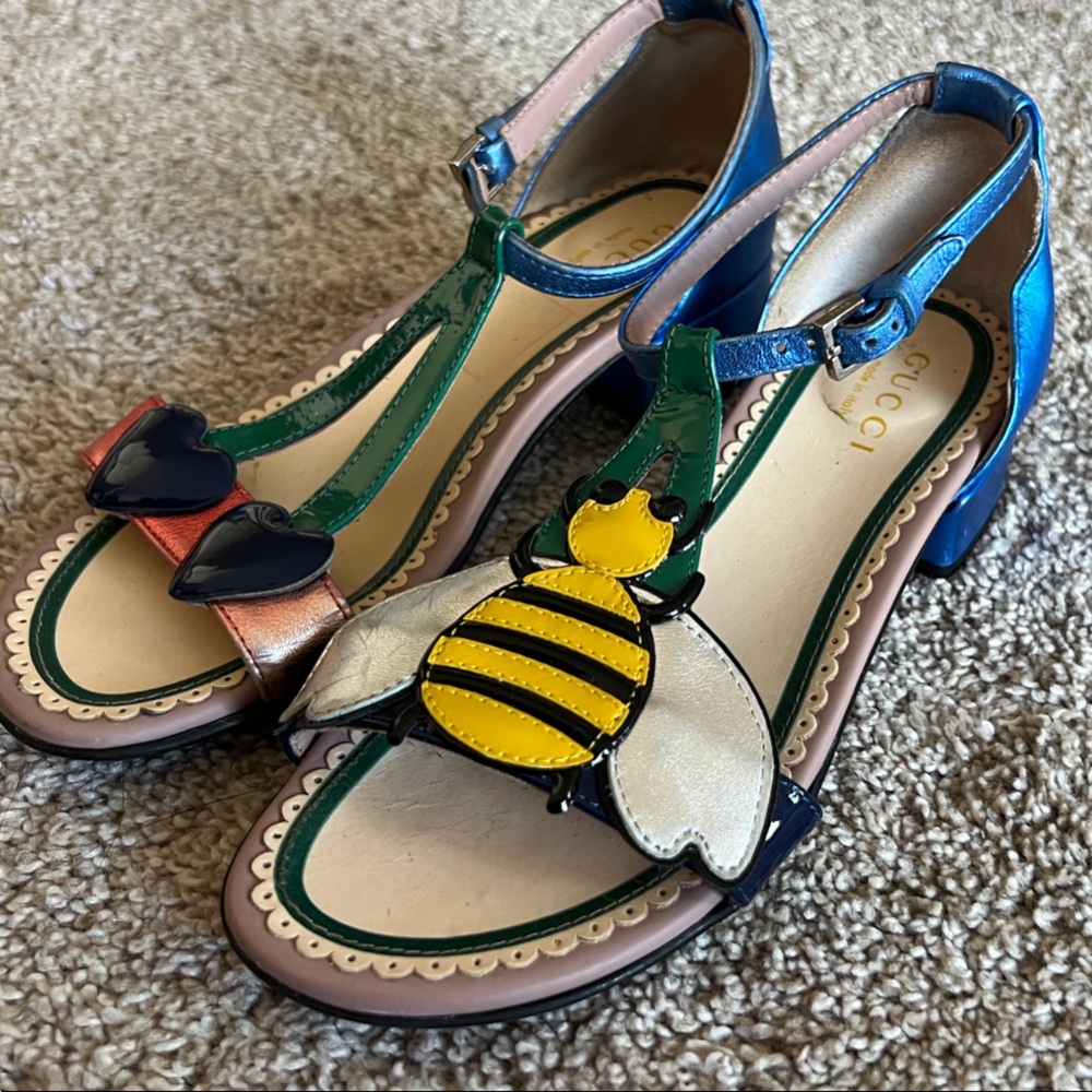 Gucci Electric Blue Patent Leather Heart /Bee Ankle Strap Sandals Girls